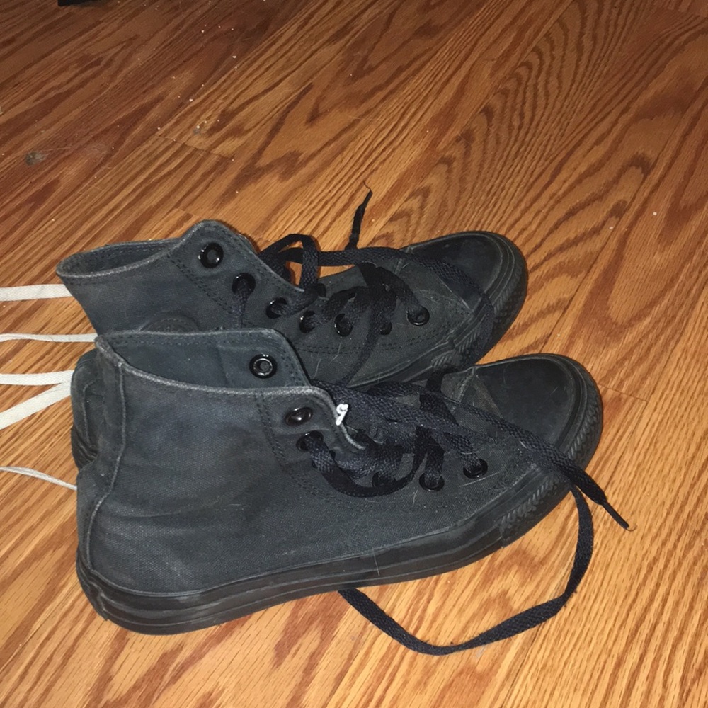 Black hightop converse